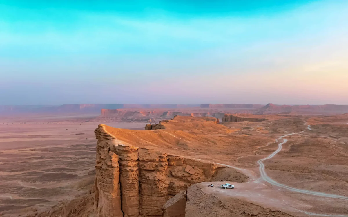 Edge of the world: The Jebel Fihrayn, Riyadh